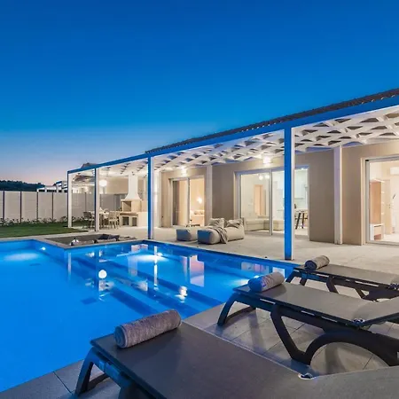 Spartakos Luxury 2 Koukounaria